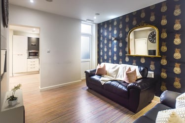 6 bed house, Boughey Road, Shelton, Stoke, ST42BB - Image 2