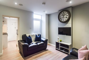 3 bed house, Cauldon Road, Shelton, Stoke, ST42EB - Image 3