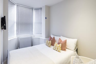 4 bed house, Leek Road, Shelton, Stoke, ST42BW - Image 4