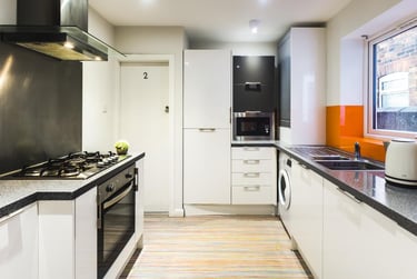 6 bed house, Boughey Road, Shelton, Stoke, ST42BB - Image 3