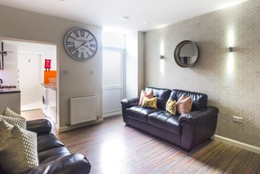 4 bed house, Carlton Road, Shelton, Stoke, ST42BG - Image 2