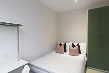 4 bed house, Guildford Street, Shelton, Stoke, ST42EP - Image 2