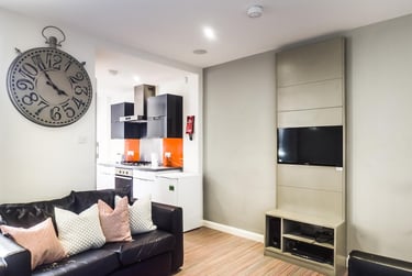 5 bed house, Ashford Street, Shelton, Stoke, ST42EN - Image 2