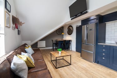 5 bed flat, Bankfield Road, Springwood, Huddersfield, HD13HR - Image 1