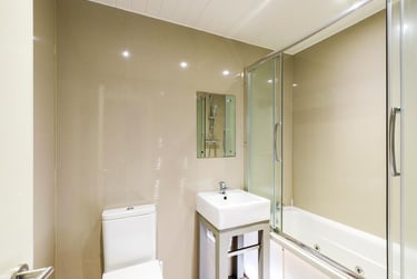 4 bed house, Queen Anne Street, Shelton, Stoke, ST42EQ - Image 2