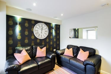 4 bed house, Queen Anne Street, Shelton, Stoke, ST42EQ - Image 1