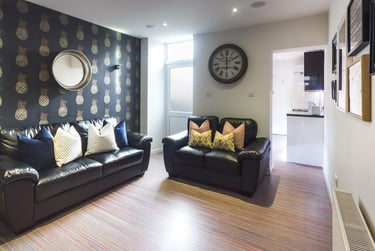 4 bed house, Carlton Road, Shelton, Stoke, ST42BG - Image 1