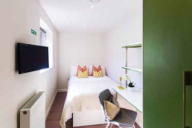 3 bed house, Thornton Road, Shelton, Stoke, ST42BD - Image 7