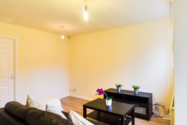 1 bed house, Thomas Court, Charlestown, Salford, M66HA - Image 1