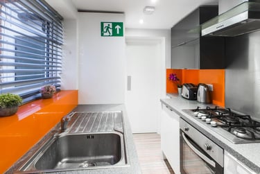 4 bed house, Cauldon Road, Shelton, Stoke, ST42BS - Image 3