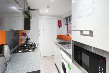 4 bed house, Cauldon Road, Shelton, Stoke, ST42BS - Image 2