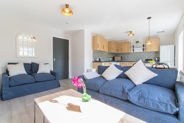 4 bed flat, Morrison Circus, Haymarket, Edinburgh, EH38DX - Image 2