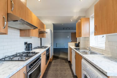 6 bed house, Chillingham Road, Heaton, Newcastle, NE65XL - Image 2