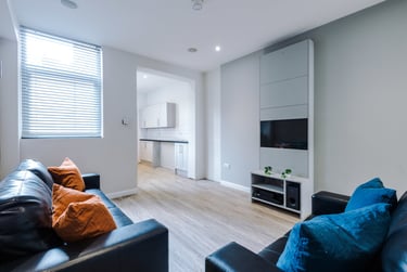 4 bed house, Cauldon Road, Shelton, Stoke, ST42ED - Image 1