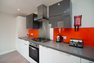 5 bed house, Queen Anne Street, Shelton, Stoke, ST42EQ - Image 2