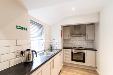 4 bed house, Leek Road, Shelton, Stoke, ST42BP - Image 3