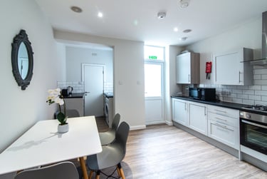 4 bed house, Cauldon Road, Shelton, Stoke, ST42ED - Image 4