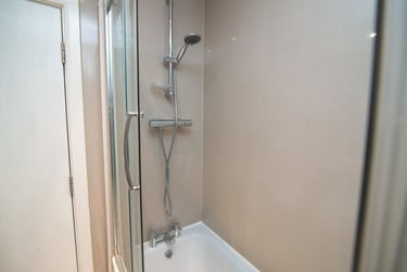 5 bed house, Queen Anne Street, Shelton, Stoke, ST42EQ - Image 10