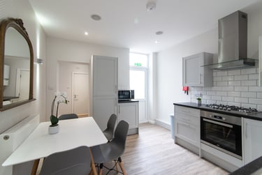 4 bed house, Cauldon Road, Shelton, Stoke, ST42ED - Image 3