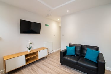 4 bed house, Cauldon Road, Shelton, Stoke, ST42ED - Image 1