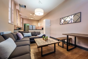 6 bed house, Flat F Bishop Blackall School, St James, Exeter, EX46BP - Image 1