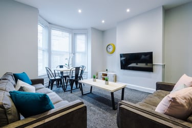 7 bed house, 23 Norwood Terrace, Hyde Park, Leeds, LS61EA - Image 1