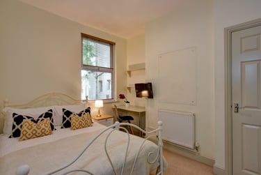 7 bed house, Park Road, Mount Pleasant, Exeter, EX12HT - Image 2