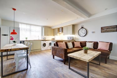 3 bed flat, Peel Street, Arboretum, Nottingham, NG14GR - Image 1