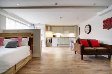 1 bed studio, Peel Street, Arboretum, Nottingham, NG14GR - Image 1