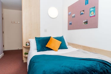 Double En-Suite at Wardley House, Little Horton Lane, City Centre, Bradford, BD50AG - Image 3