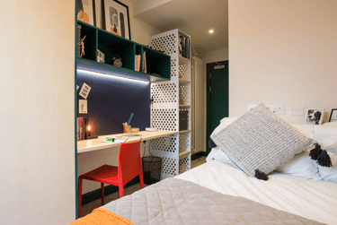 Gold En Suite - Image 2