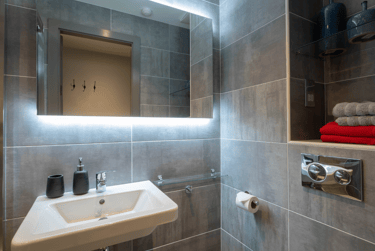 Silver En Suite - Image 4
