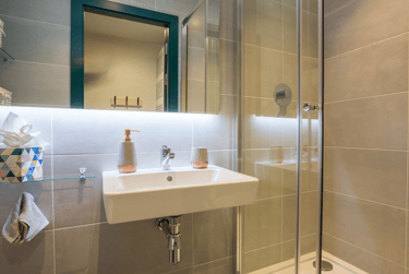 Silver En Suite - Image 4