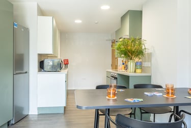 Platinum En suite Two Bed Flat - Image 6