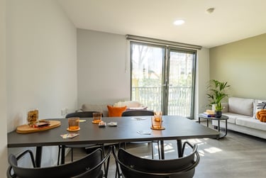 Gold En Suite - Image 10