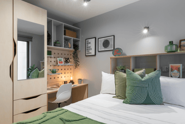 4 Bed Premium En Suite at Alma Place, 16 Library Street, City Centre, Belfast, BT12JD - Image 1