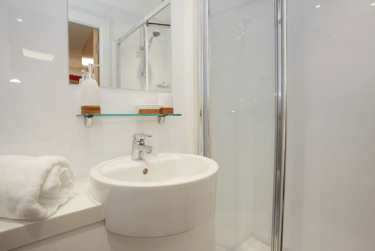 Gold En Suite at The Lantern, 6 Bolton Street, Liverpool John Moores University, Liverpool, L35AA - Image 4