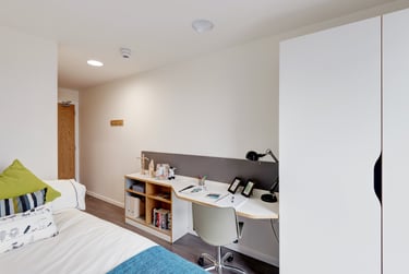 Bronze En Suite at Dunaskin Mill, 5 Dunaskin Court, West End, Glasgow, G116QJ - Image 2