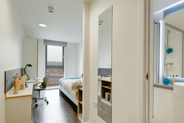 Platinum Two Bed Flat at Dunaskin Mill, 5 Dunaskin Court, West End, Glasgow, G116QJ - Image 1