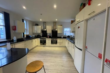 13 bed house, 8 Queen Anne Terrace (students), Plymouth, PL48EG - Image 2