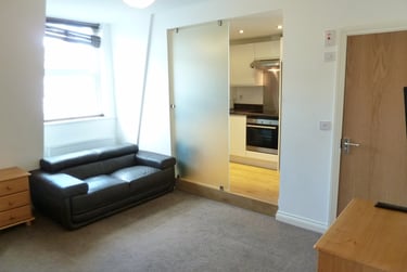 1 bed studio, Flat 7, Plymouth, PL48NH - Image 2