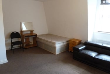 1 bed studio, Flat 7, Plymouth, PL48NH - Image 3