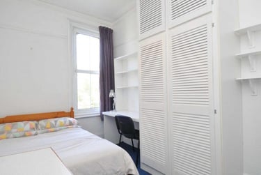 4 bed house, 14 Napier Terrace - Maisonette (students), Plymouth, PL46ER - Image 1