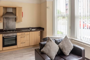 3 bed house, Flat 1, Plymouth, PL48PN - Image 1