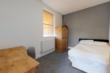 3 bed flat, 5B North Friary House (students), Plymouth, PL48QF - Image 1
