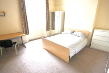 6 bed house, 22 Furzehill road (students), Plymouth, PL47JZ - Image 1