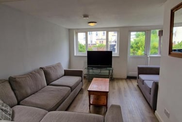 5 bed house, 26 Winston Avenue (students), Plymouth, PL46AZ - Image 1