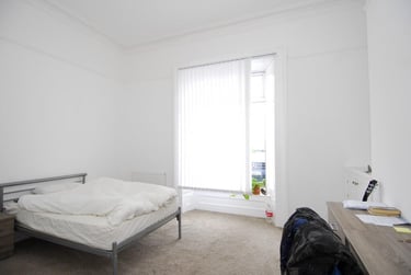 2 bed flat, F1, Plymouth, PL46AQ - Image 1
