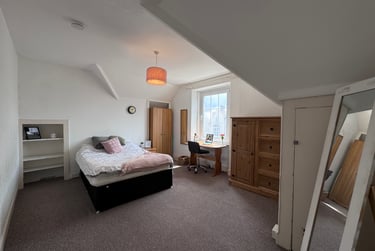 3 bed flat, 17 Headland Park Flat 2 (students), Plymouth, PL48HS - Image 1