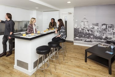 Ensuite Bedroom-Tower Bridge - Image 3